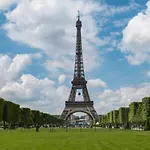 Near Des Invalides By Weekome * פריז